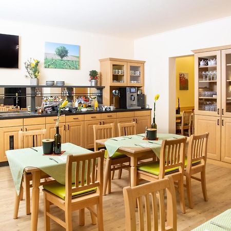 Landhaus Storch - Pension Ganserndorf Ngoại thất bức ảnh